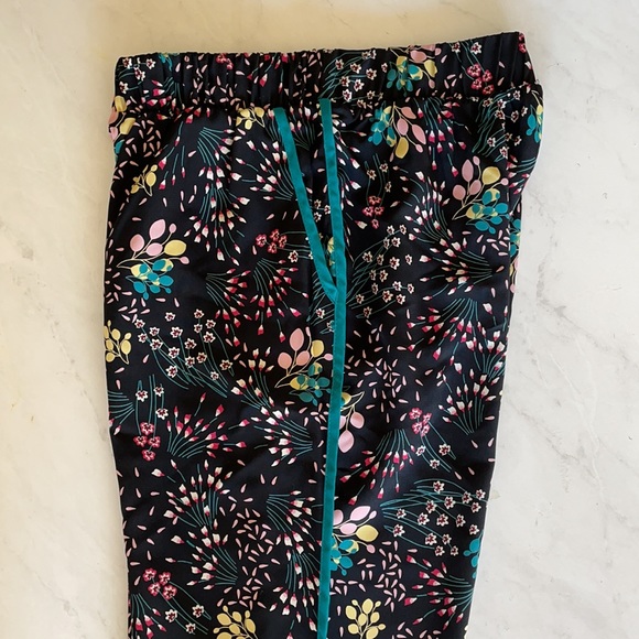 🌿Floral Print Pant - Picture 4 of 5